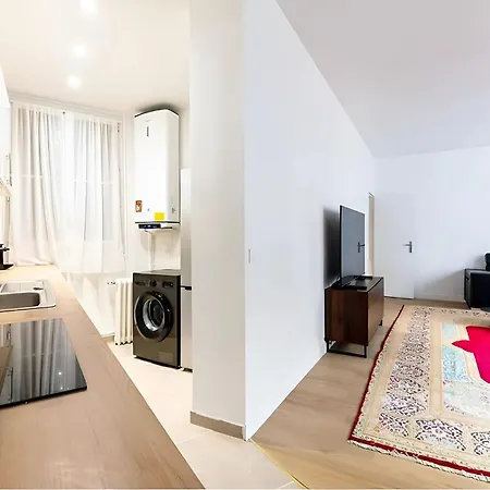 Modern 1br - Sleeps 5 - Prime 16th Location *