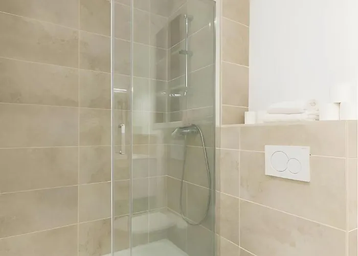 Modern 1br - Sleeps 5 - Prime 16th Location *