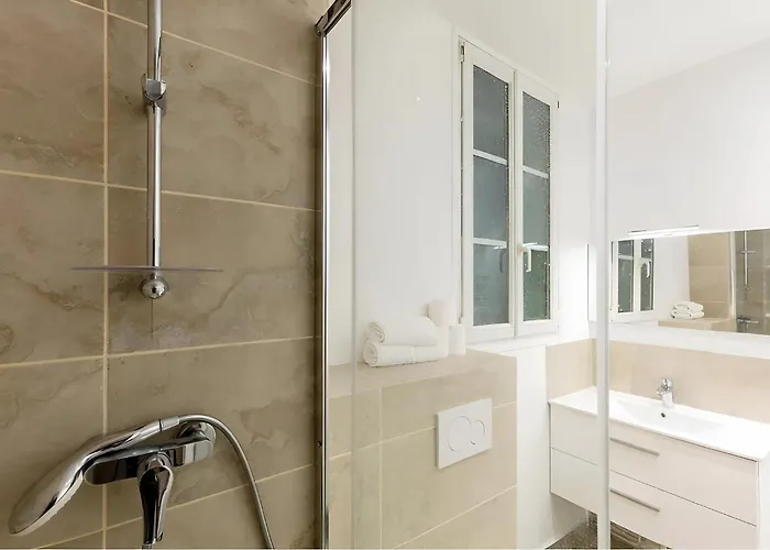 Modern 1br - Sleeps 5 - Prime 16th Location *