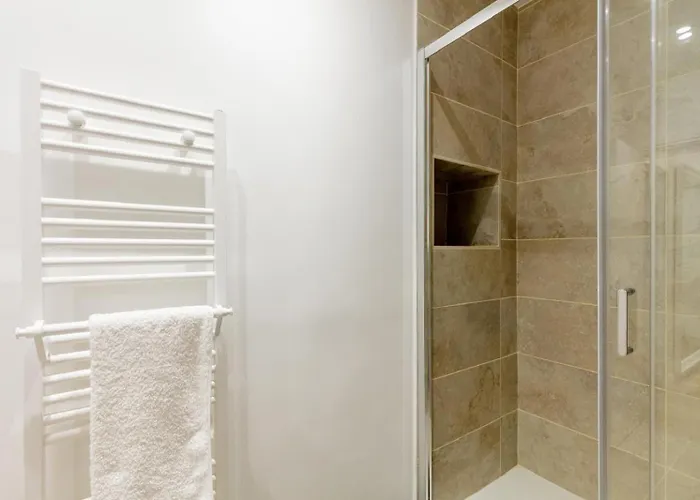 Modern 1br - Sleeps 5 - Prime 16th Location