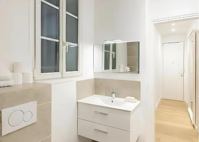 Modern 1br - Sleeps 5 - Prime 16th Location *